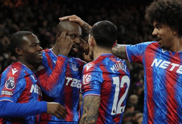 包含阿斯顿维拉逆转胜利，球队士气高涨的词条