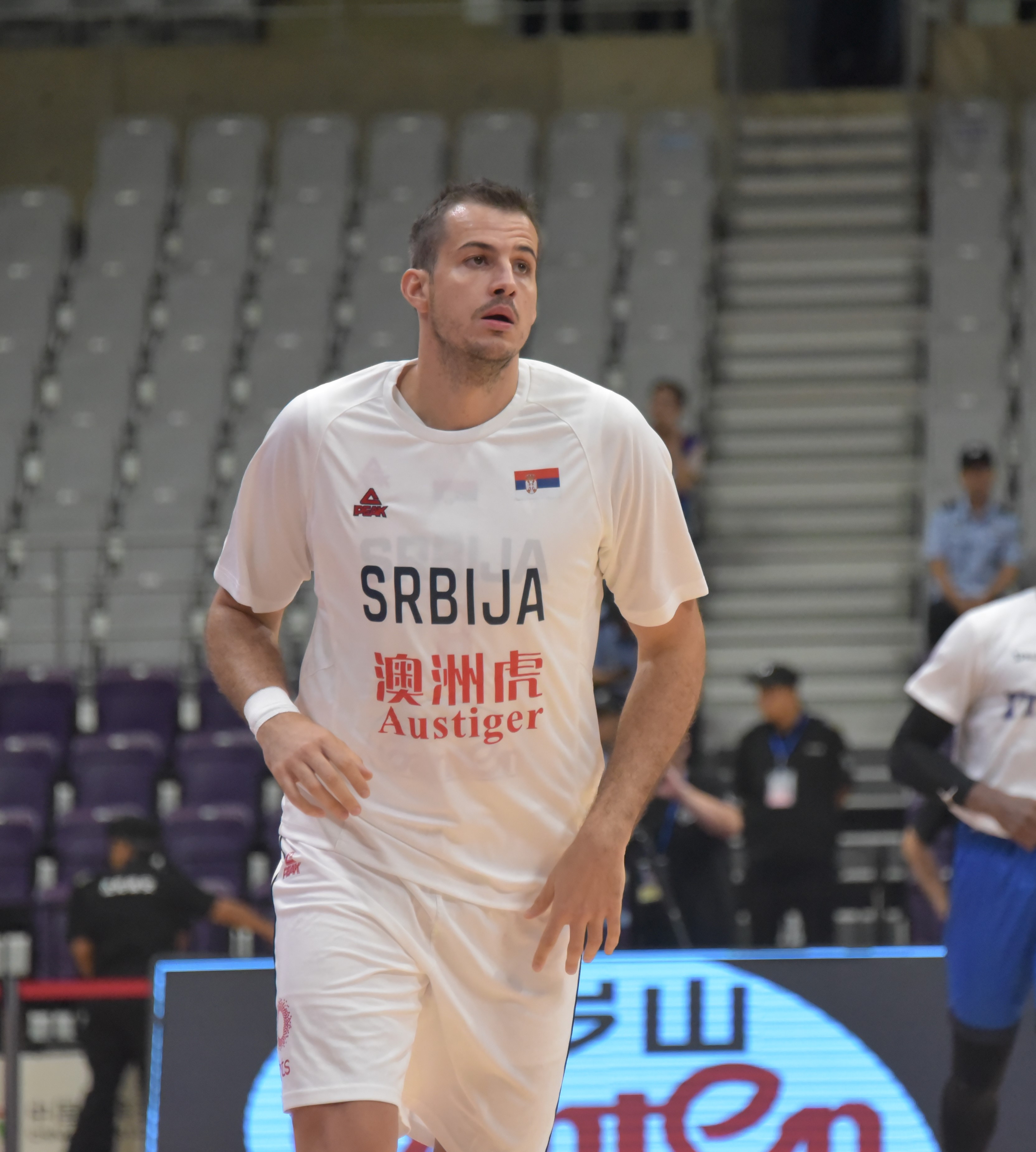 塞尔维亚队在欧预赛中胜率领先，稳居榜首