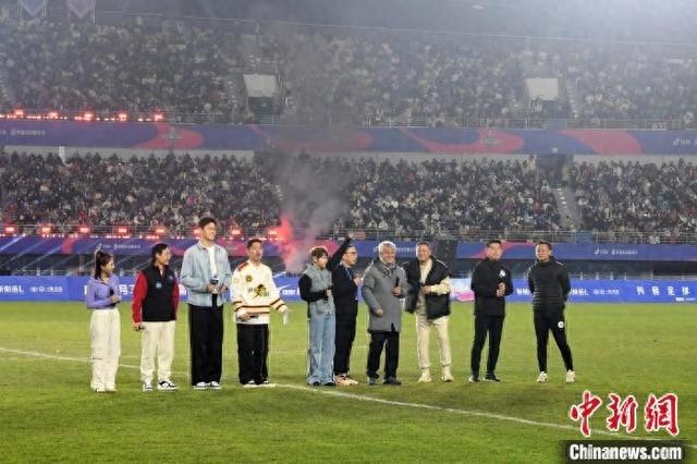 开云体育app-年轻球员亮相赛场，实力惊艳一众