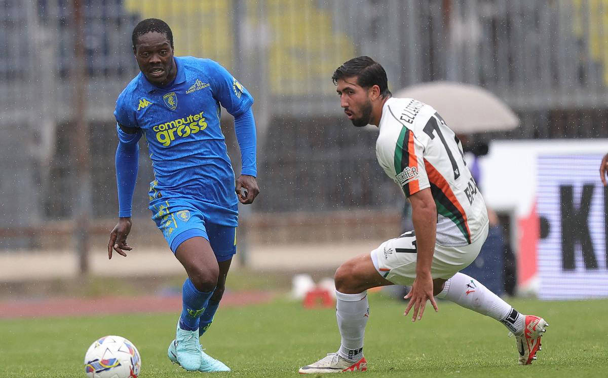 包含球队士气低迷，需要迅速调整迎接下一场比赛的词条