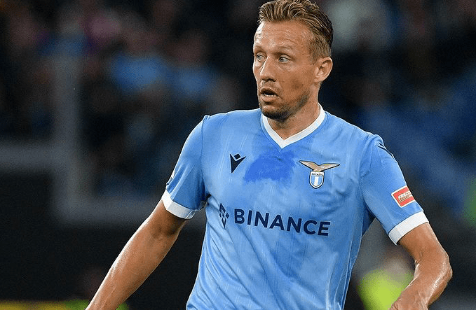 拉齐奥中后卫信心不足，防线故障不断露出的简单介绍