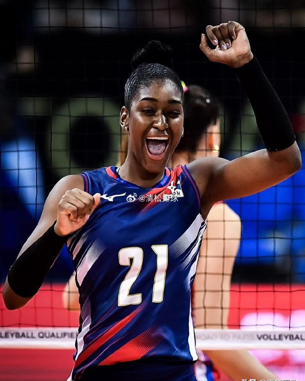 开云下载-赛场上的惊心动魄瞬间令人难忘