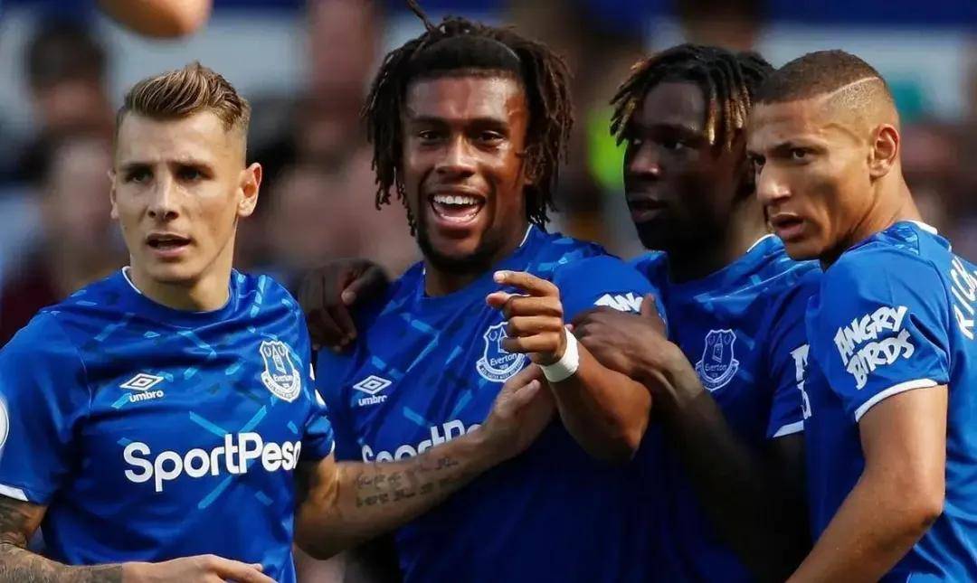 包含伯恩茅斯继续低迷，球队面临保级压力的词条