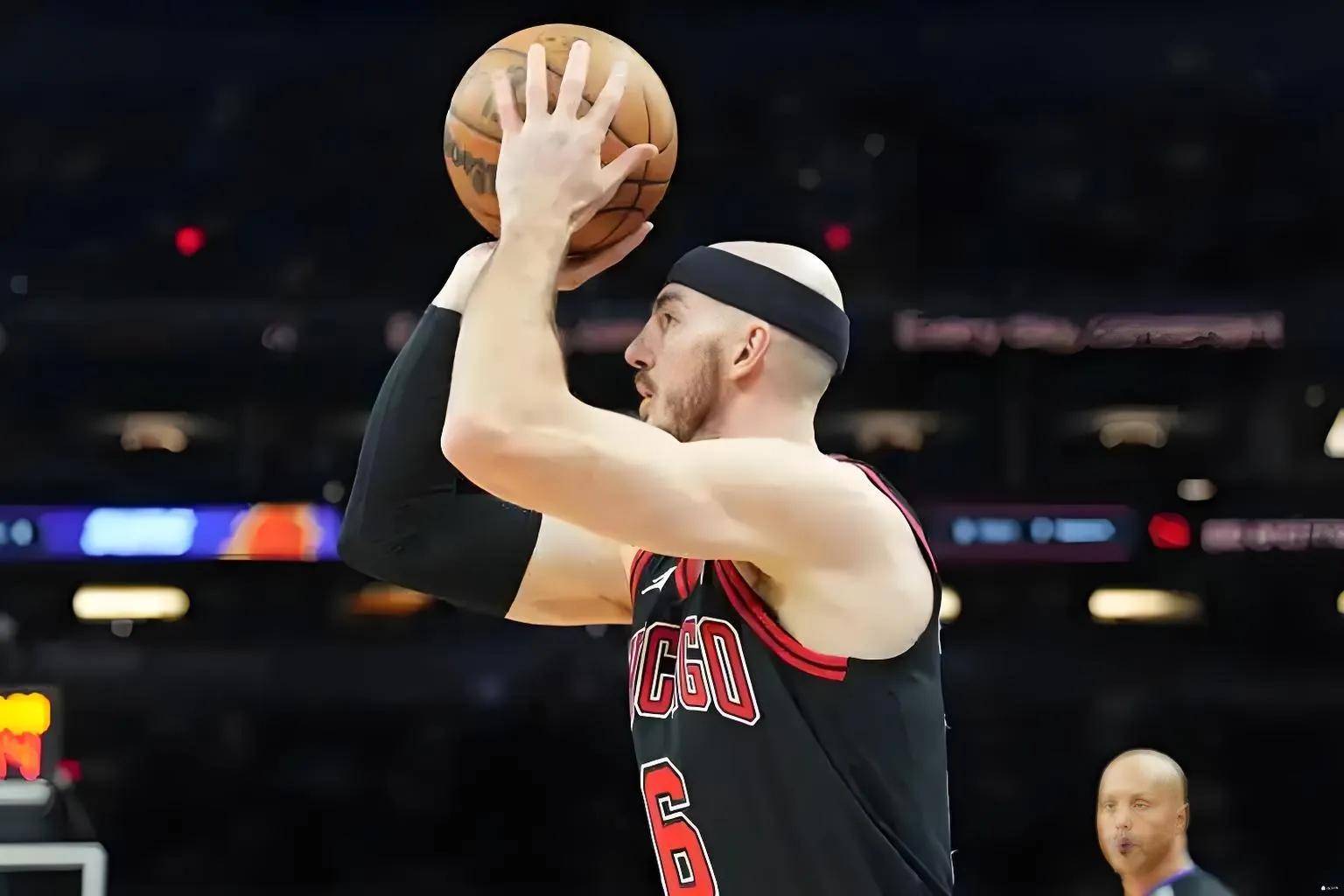 关于攻守兼顾球队发挥出色，实力雄厚稳稳领先的信息