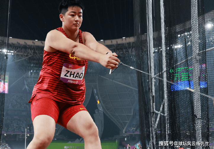 包含疾风步云：运动员在赛场上迈出坚实步伐的词条