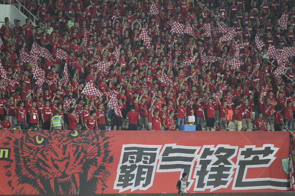 开云平台-包含绿茵场上球队硝烟弥漫，胜负悬殊的词条