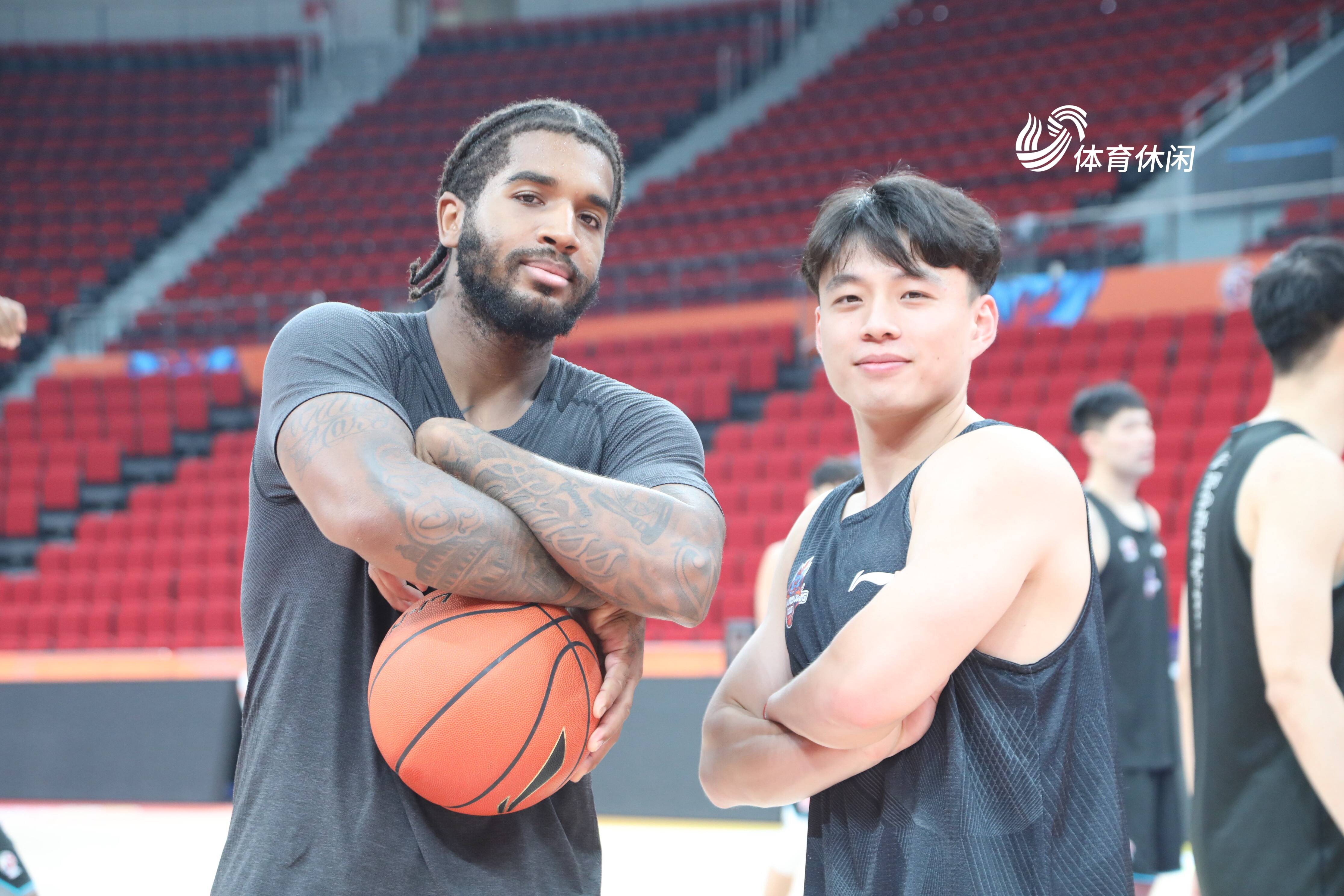 包含球队备战揭幕战，训练积极备战冲刺的词条