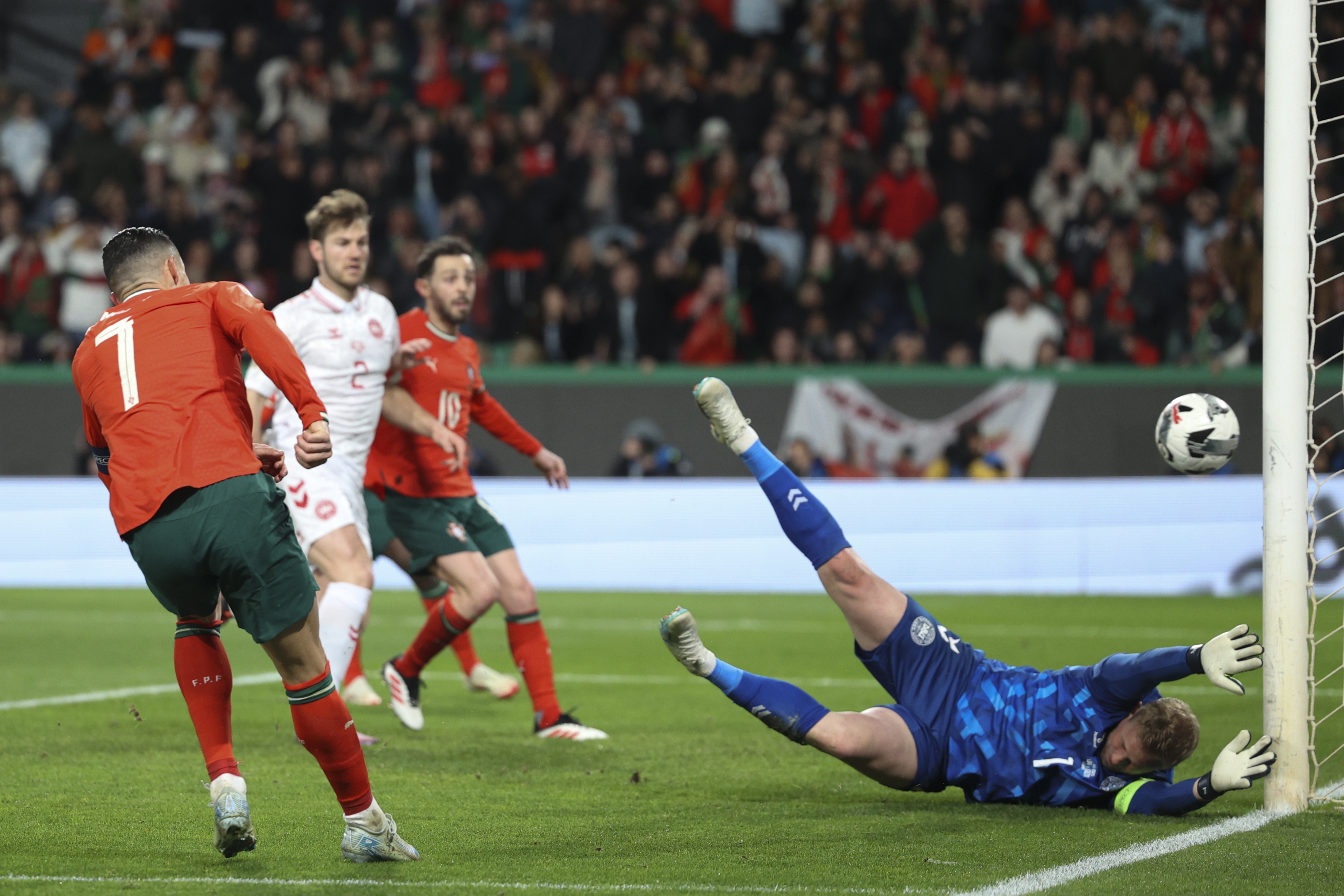 欧洲联赛半决赛对决悬念重重