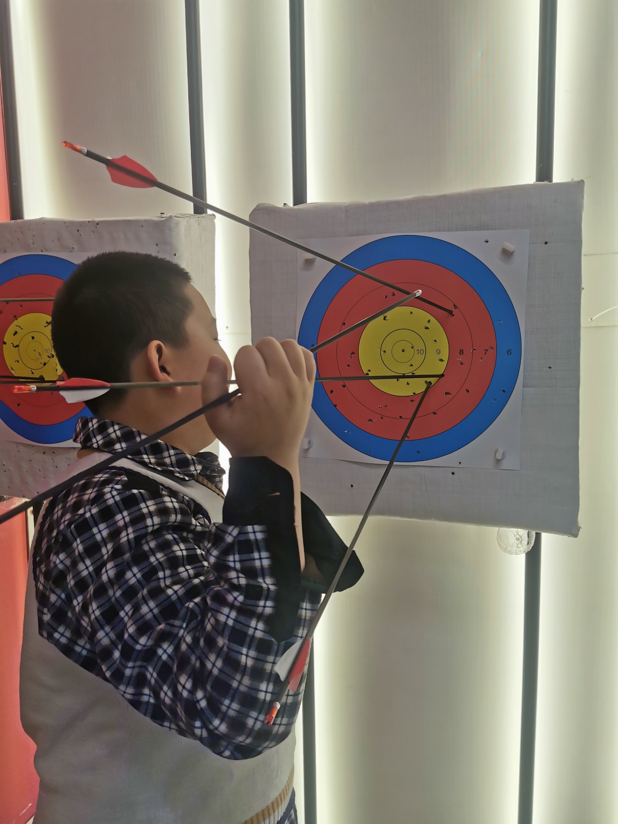 射箭男子决赛：意大利选手射中靶心