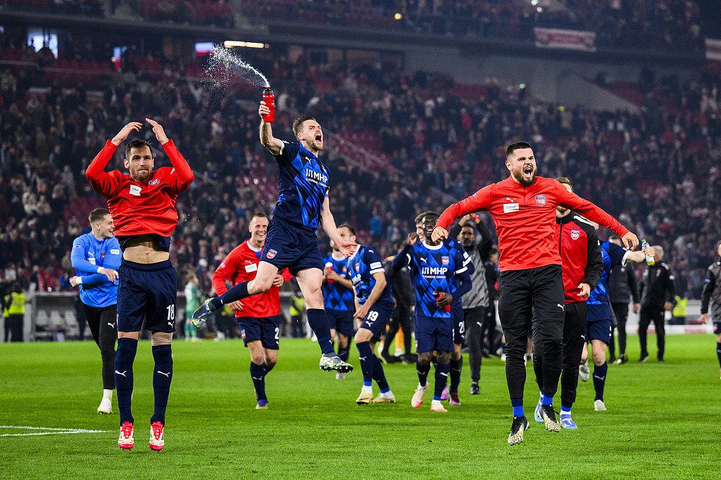 斯图加特队全队协作取得关键胜利