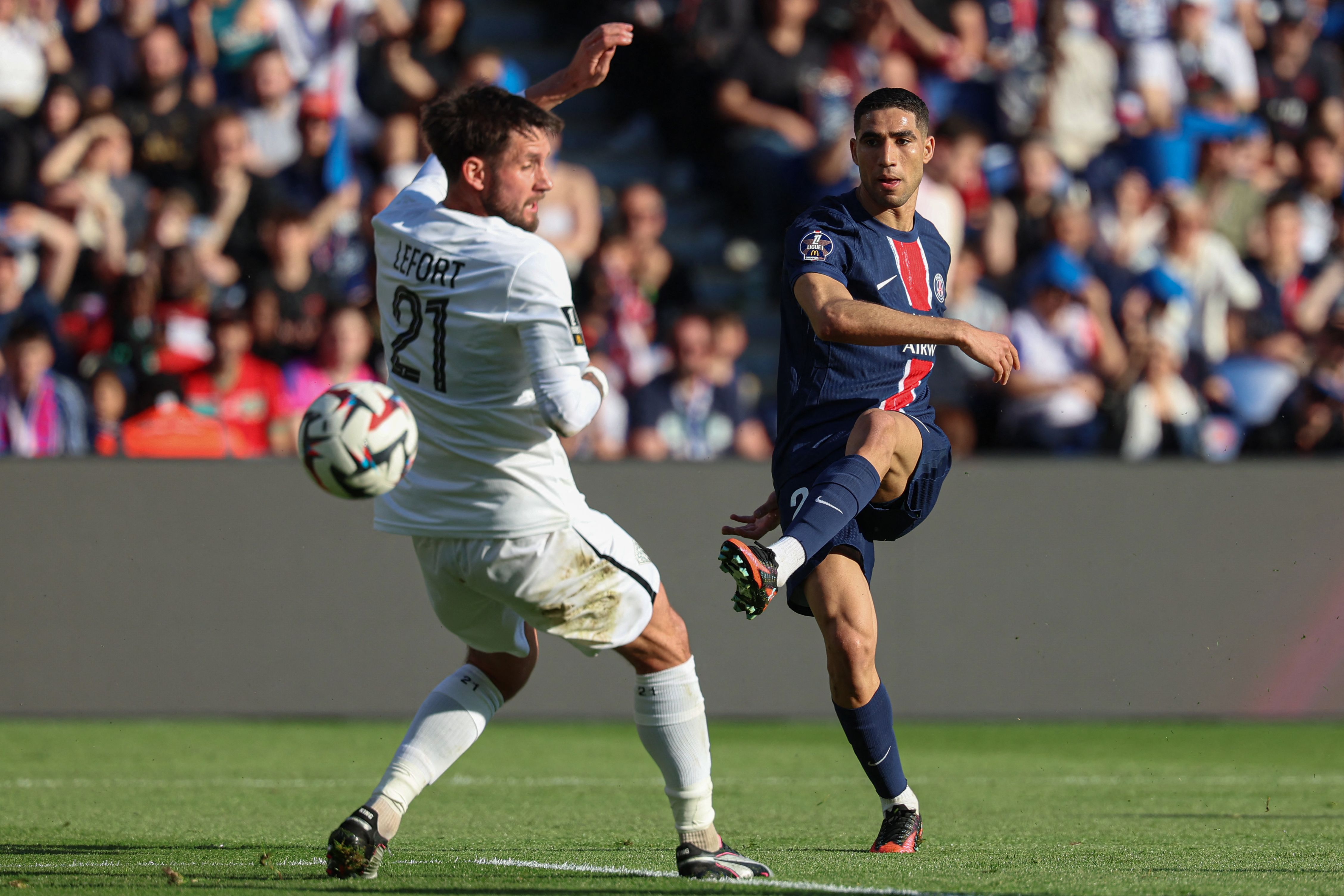 开云体育官方网站-巴黎圣日耳曼球员发挥出色，稳定法甲联赛排名的简单介绍