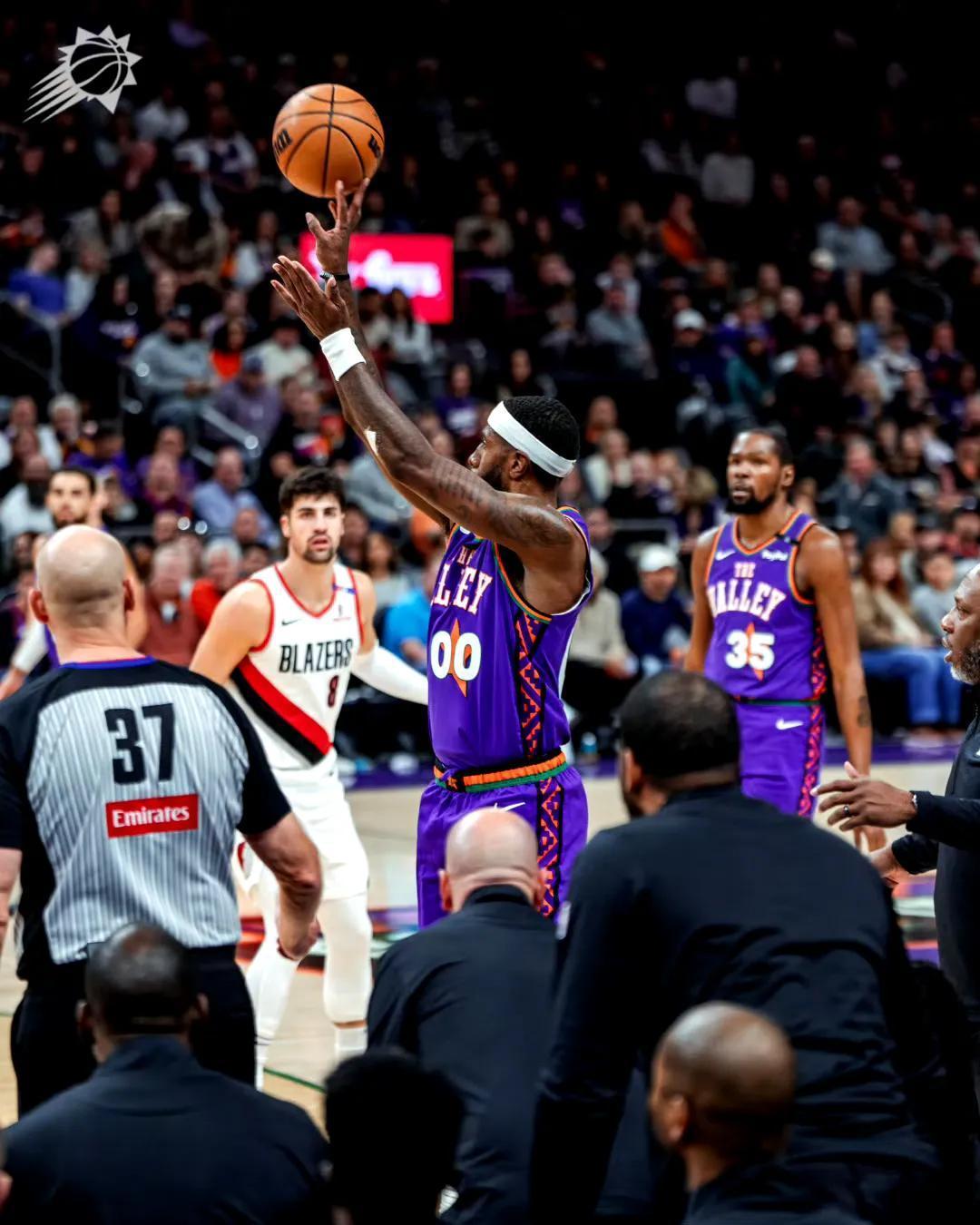 包含开拓者遭遇双杀，球队前景蒙上阴影的词条