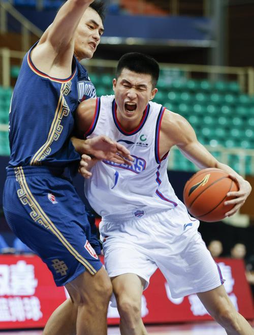 山东队在激烈比赛中战胜了江苏队