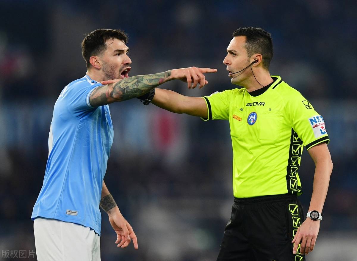 开云下载-意甲球队遭遇困境，全队备战考验