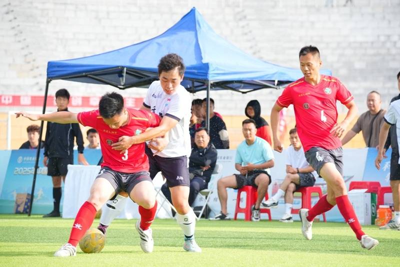 全国足球赛事火爆开赛，各队实力不凡