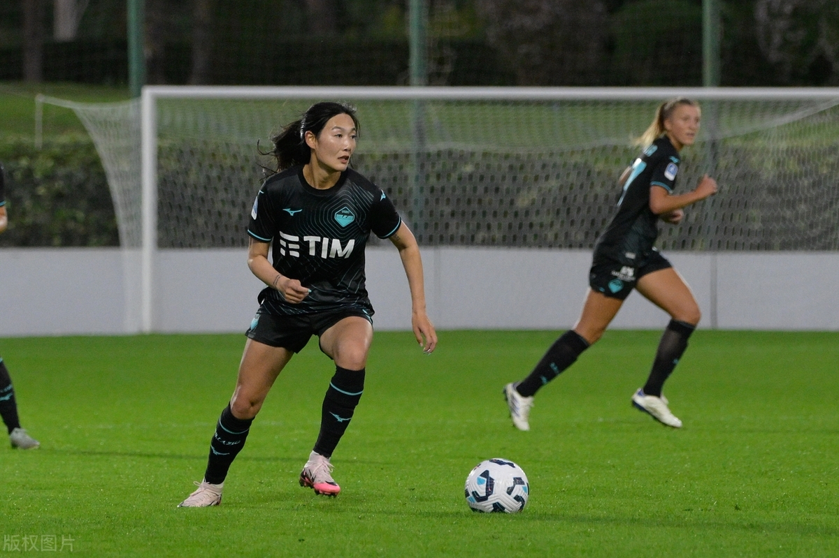 开云体育登录-国际女足联赛中，中国选手风采依旧