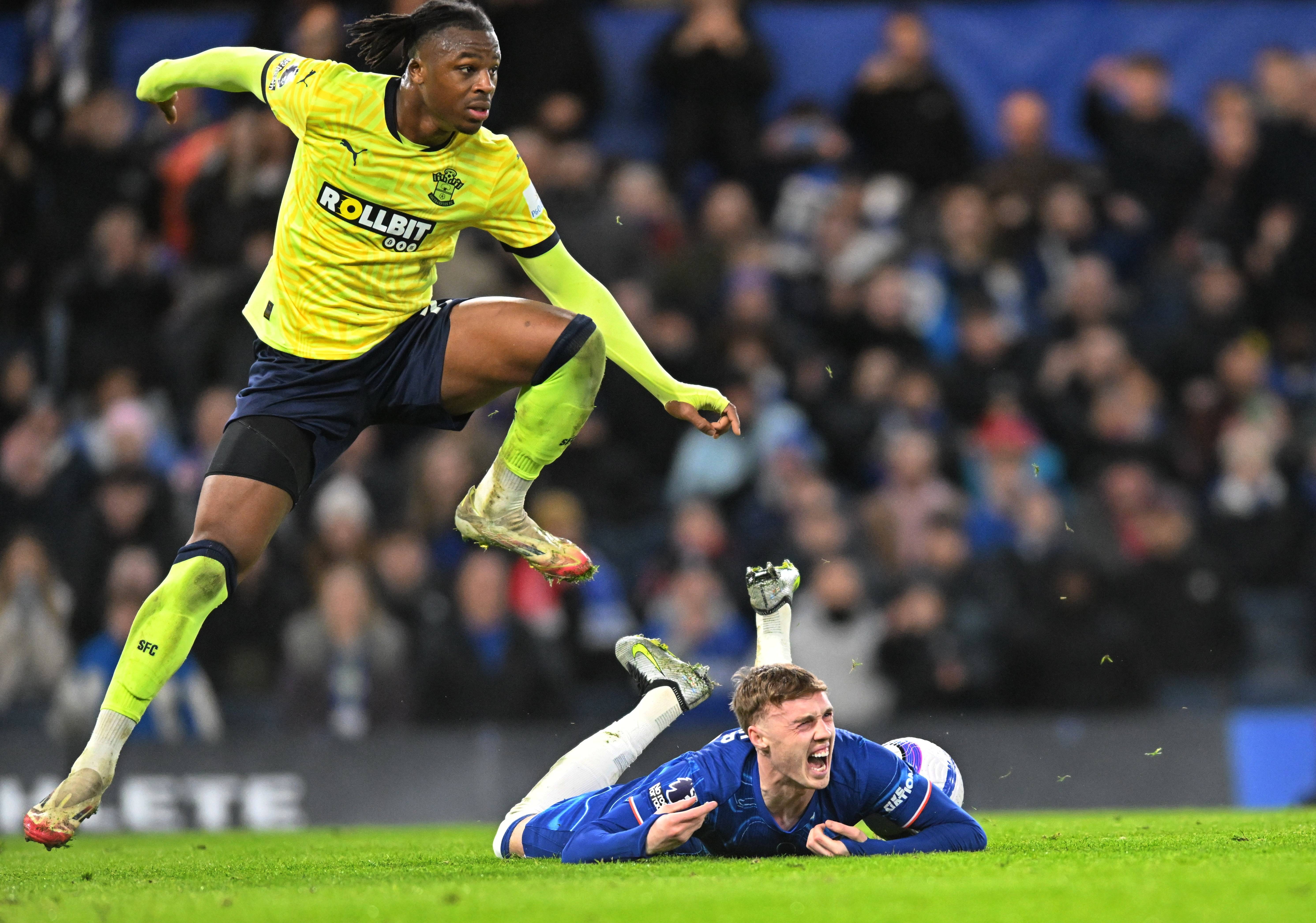 开云体育官方网站-切尔西客场大胜，扭转连败颓势