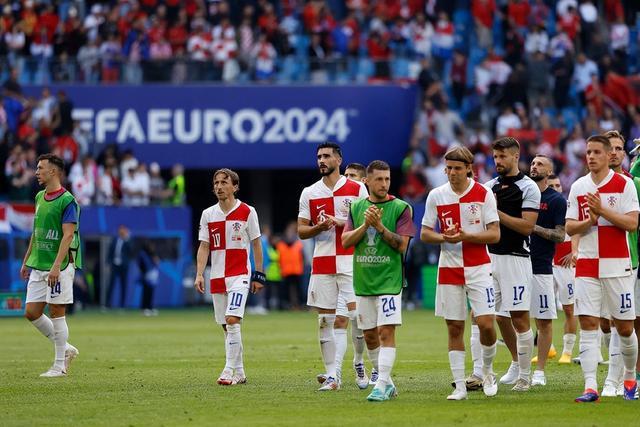 克罗地亚惊险晋级，挑战下一轮对手