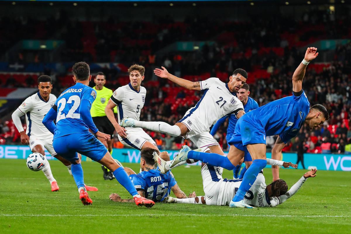 开云平台-热闹足球赛事，赛场一片热闹欢呼