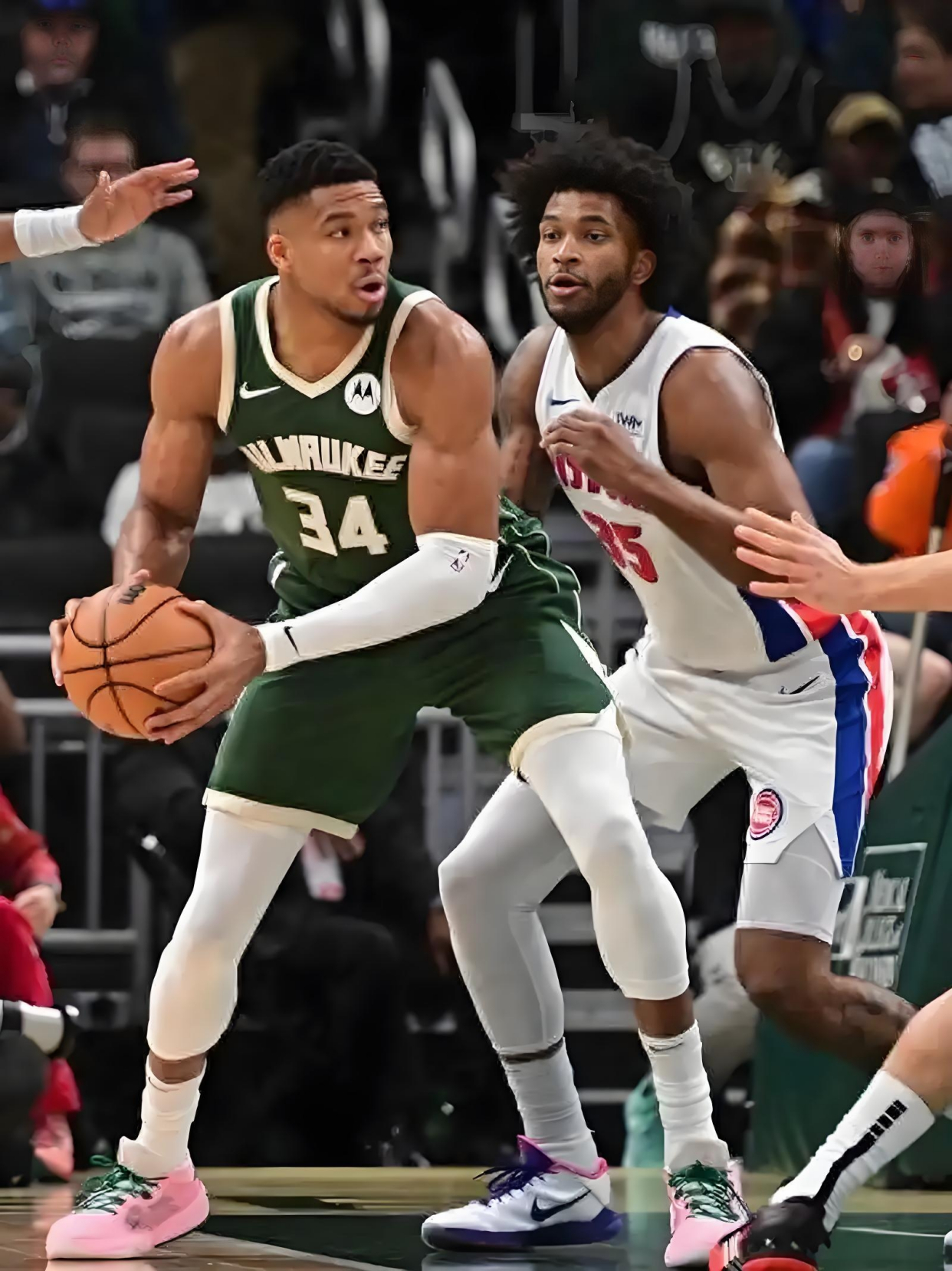 包含雄鹿大胜活塞继续领跑东部，字母哥全方位发挥的词条