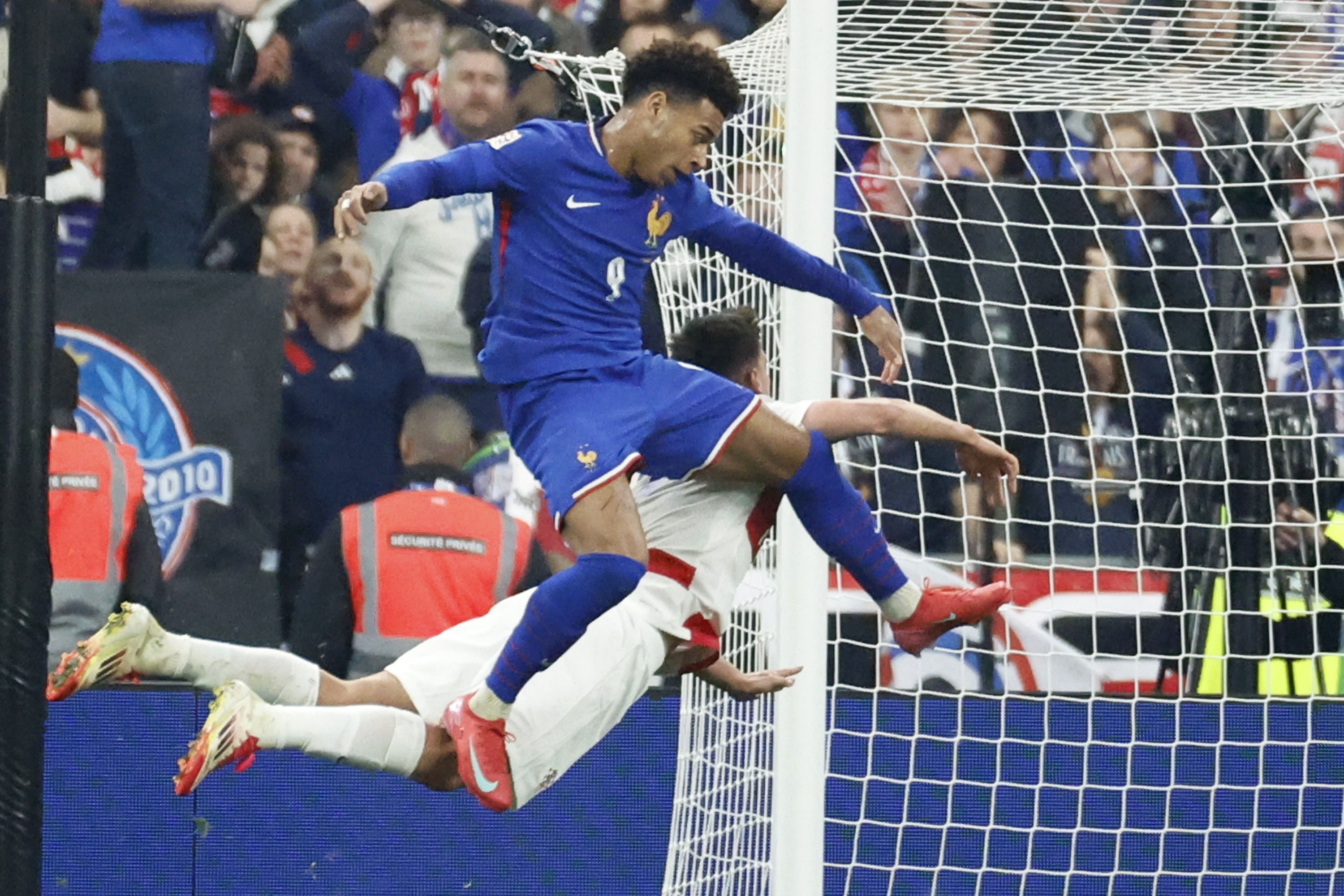 开云官网-欧国联半决赛胜负难料，球迷期待的简单介绍