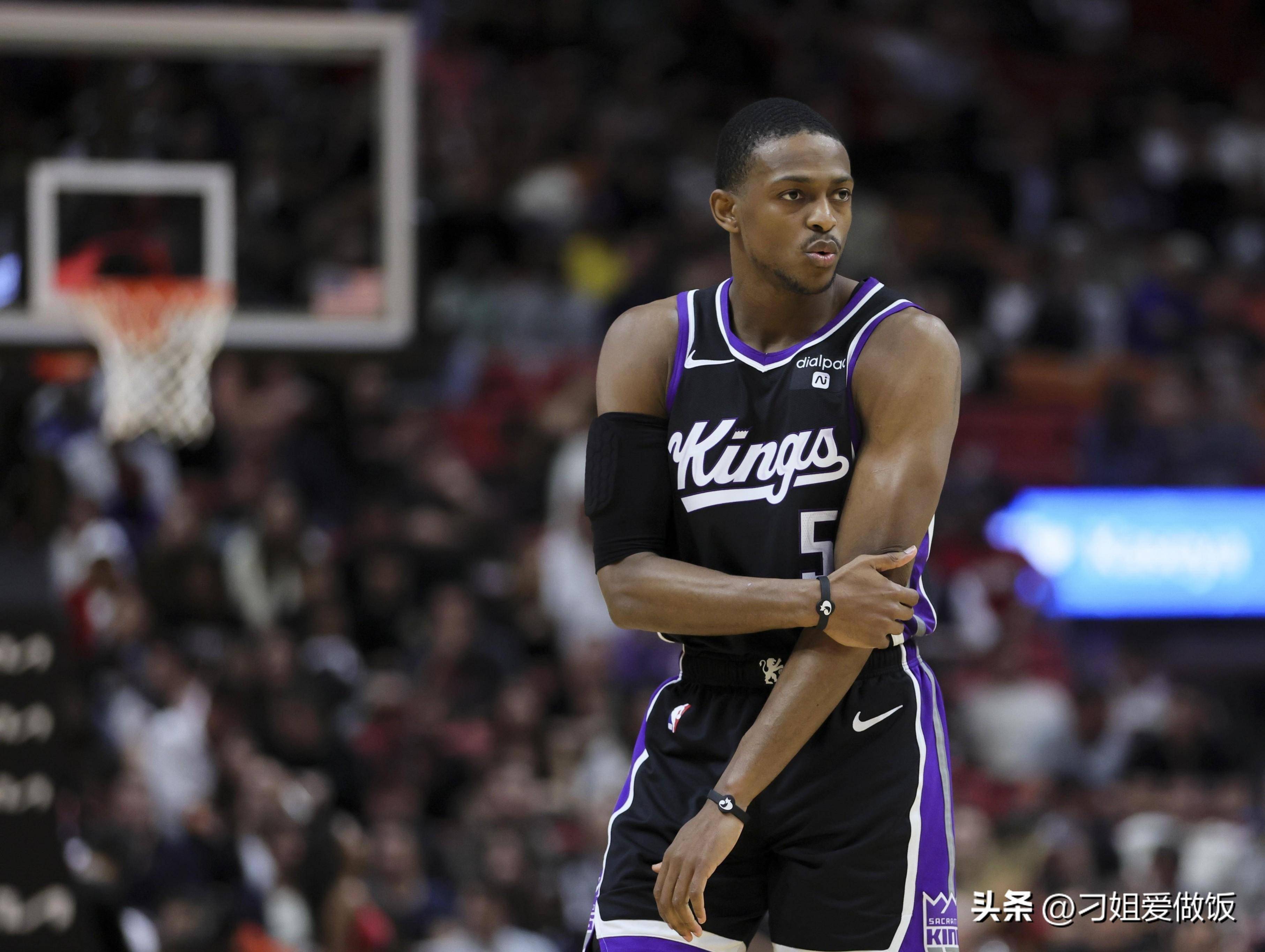 国王战胜尼克斯，福克斯助攻全队攻防稳定