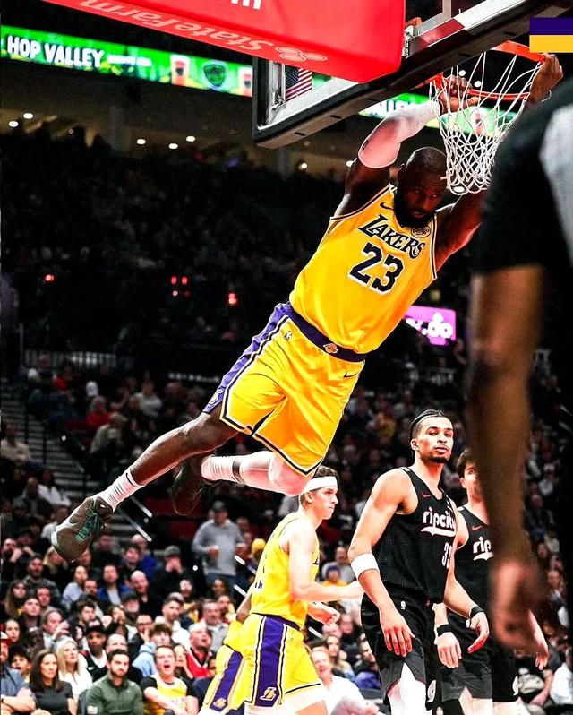 开云APP-NBA球星技艺展现，场场大战火花四溅