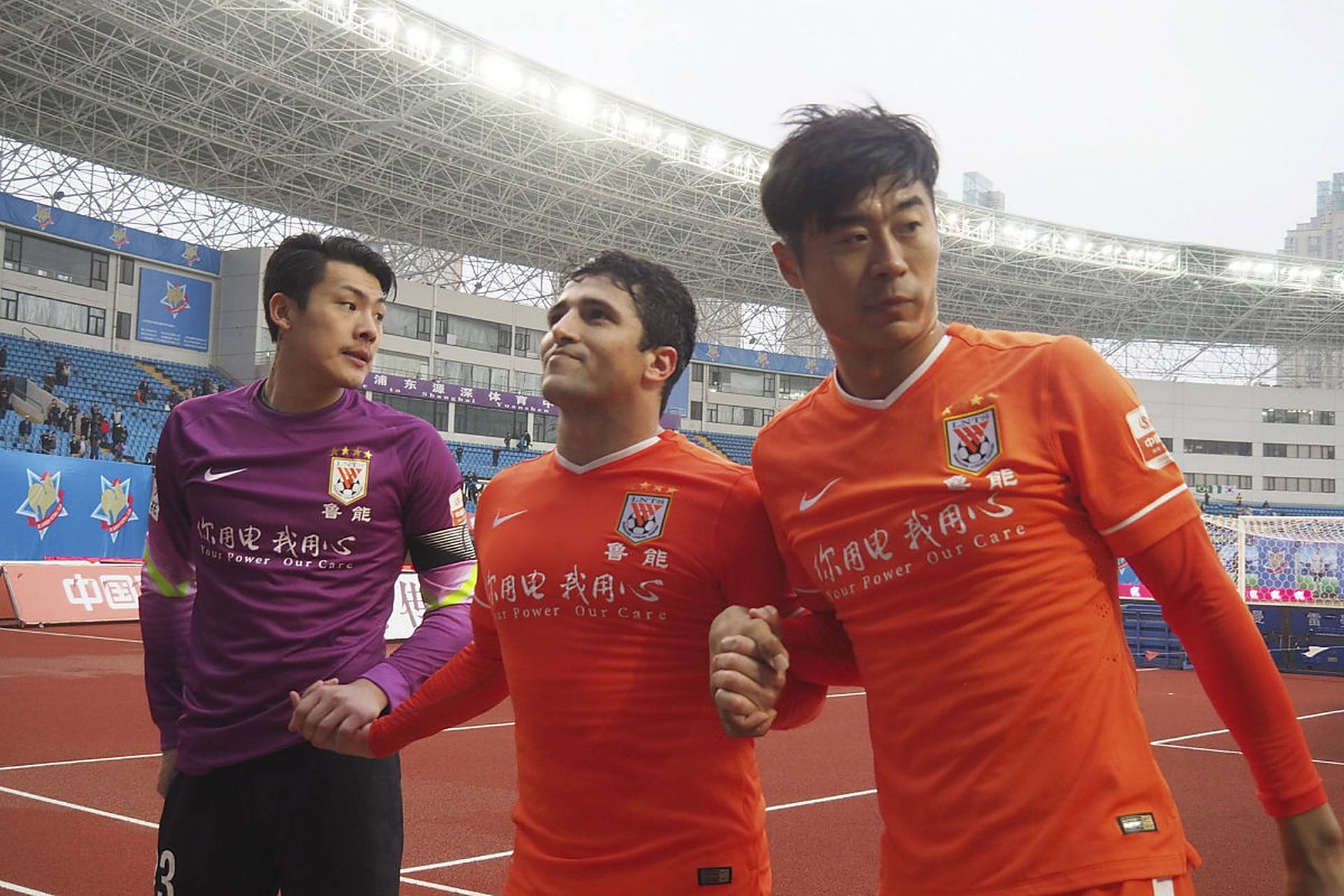 捍卫荣誉赢得胜利，球队表现出色