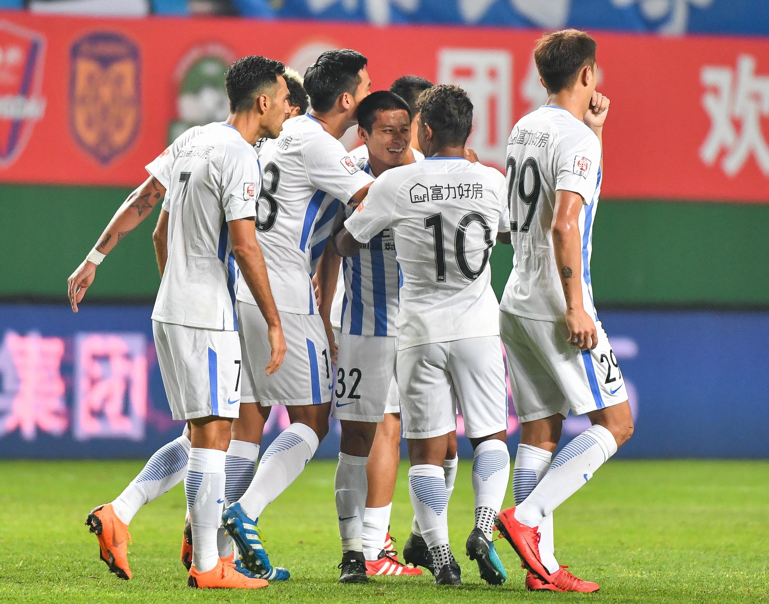 武汉卓尔主场逼平广州富力，表现坚挺的简单介绍