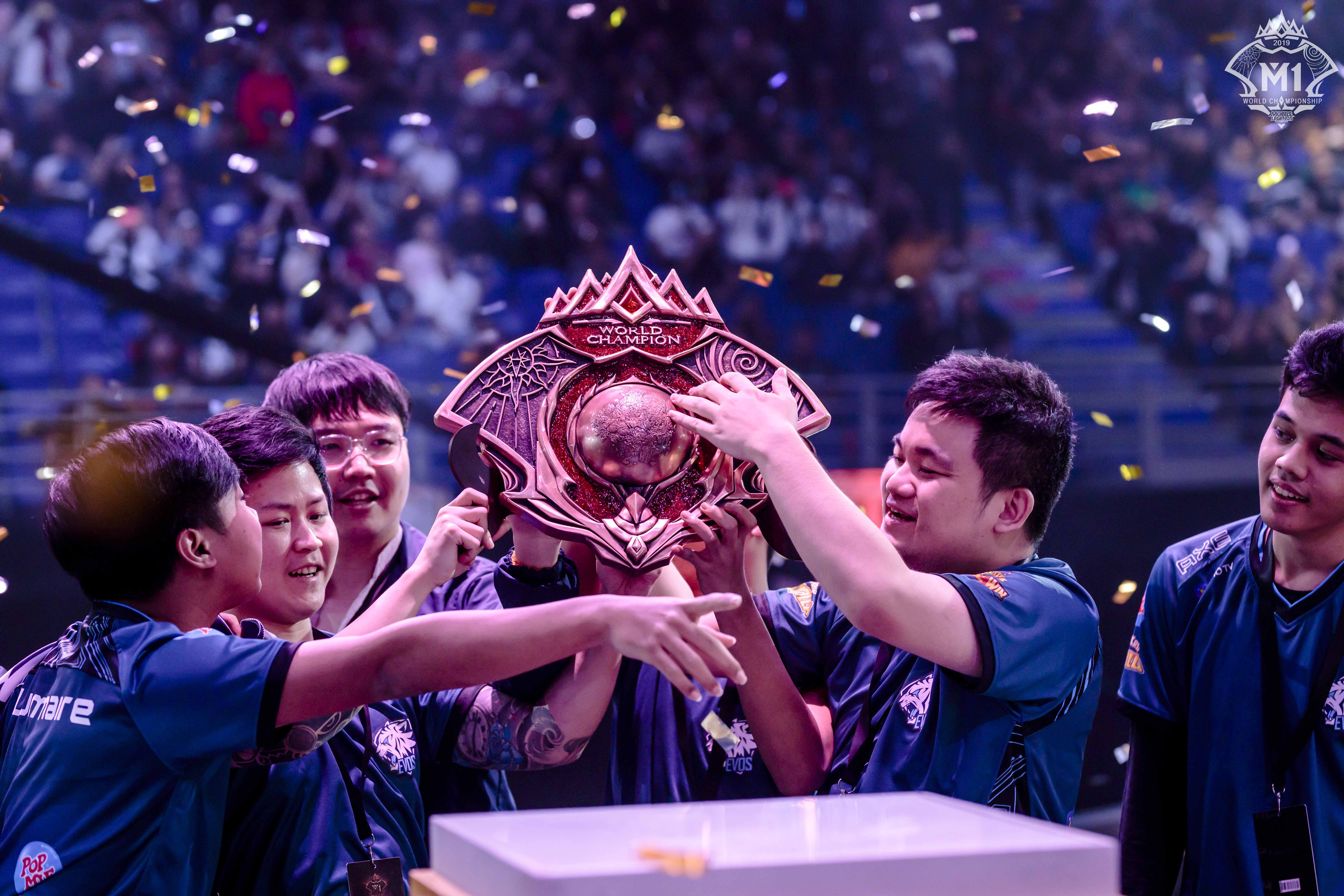 球场上强强对决，擦出绚丽的火花