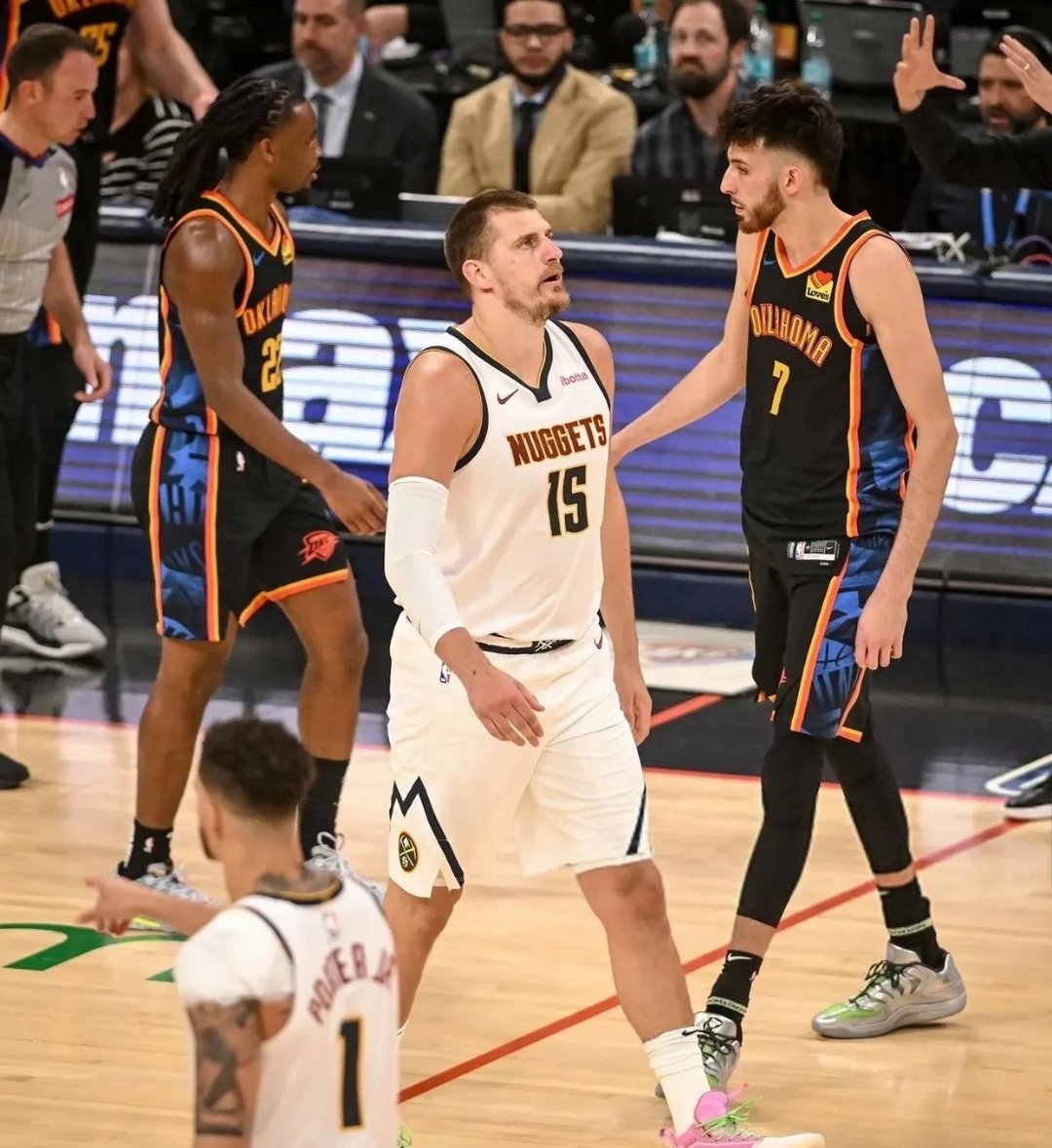 欧洲篮球职业联赛季后赛争夺激烈