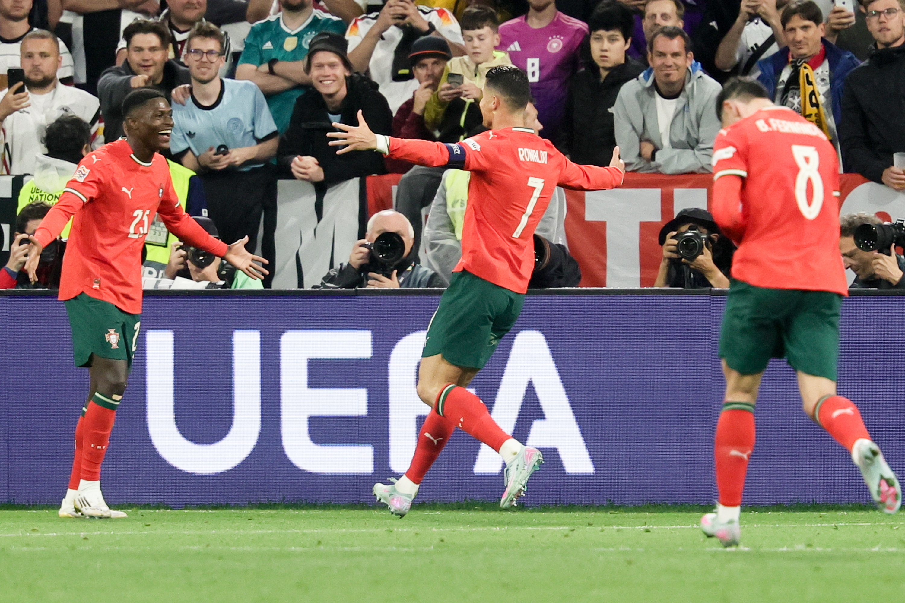 开云体育登录-葡萄牙队主教练下课欧预赛成绩不佳