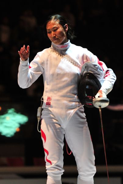 荷兰田径运动员卫冕成功，女子重剑比赛取胜