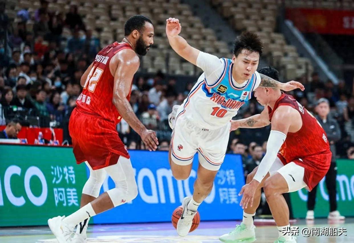 球队备受瞩目，明星球员风采熠熠新赛季备战的简单介绍