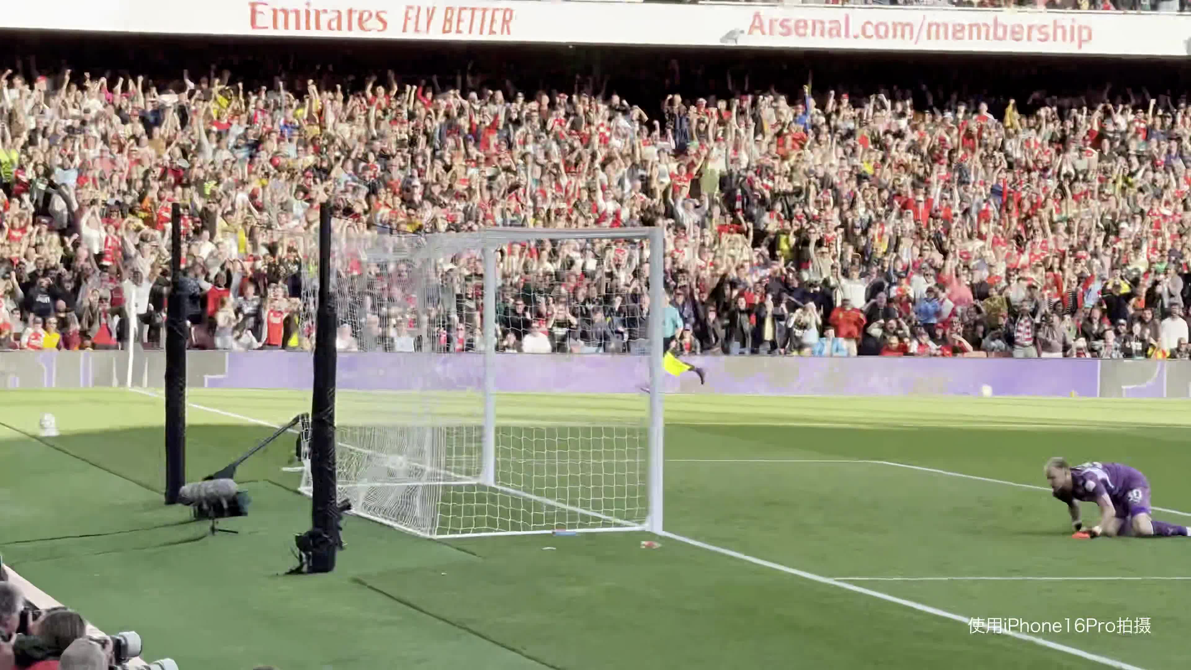 包含阿森纳主场大胜南安普顿，主教练振奋的词条