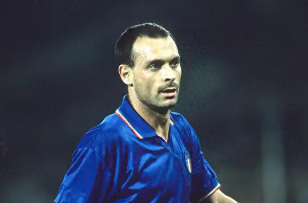 意甲球队老将宣布退役，足坛传奇谢幕