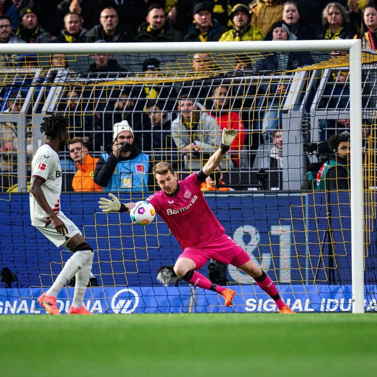 开云体育app-包含裁判吹响比赛的号角，双方战队展开激烈争夺！的词条