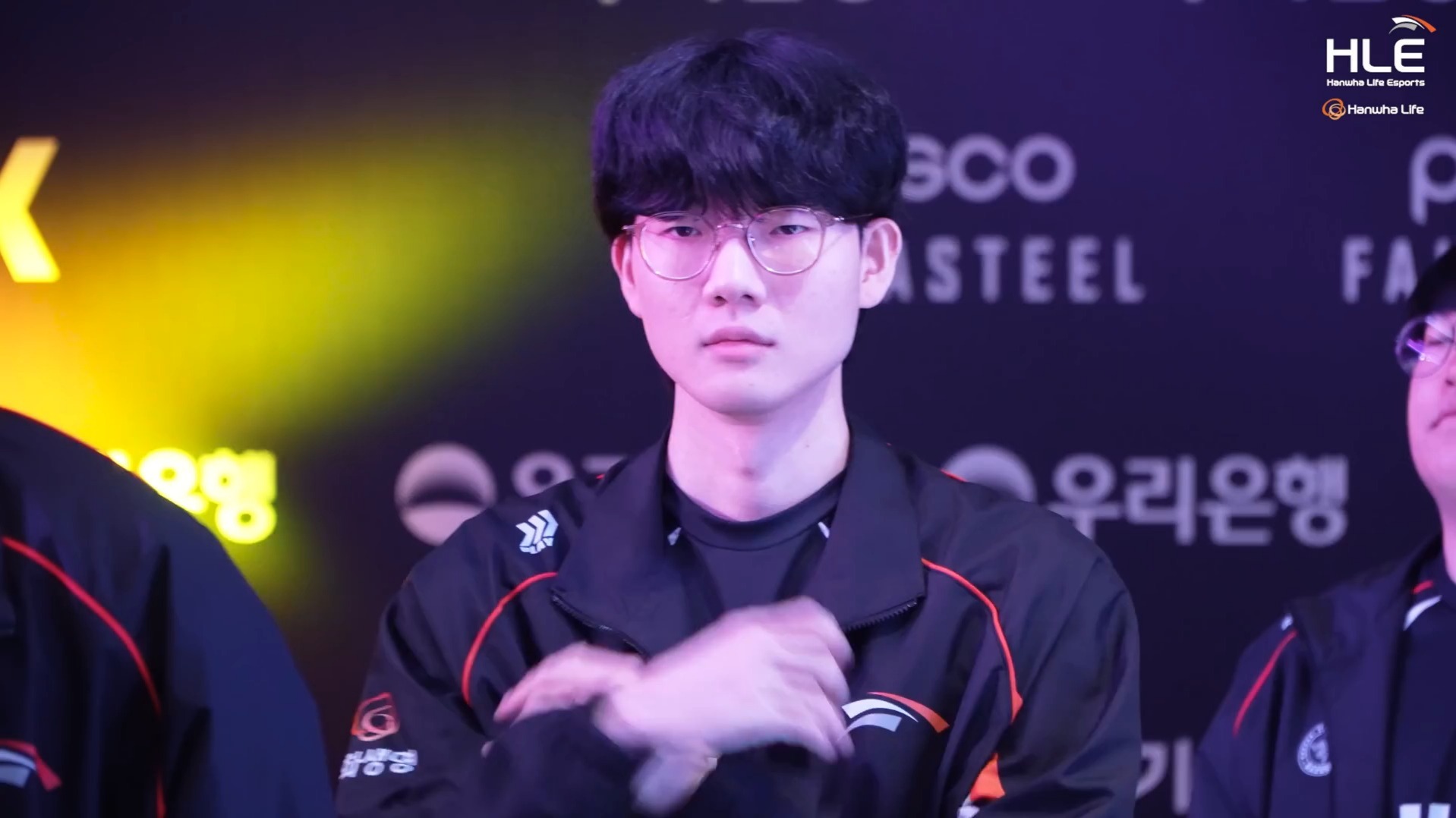 HLE轻取T1，CoreJJ线上压制力十足强强对话八强赛，强势挺进下一轮的简单介绍