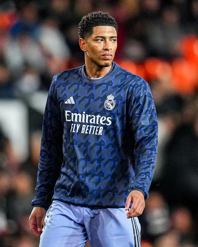 开云下载-瓦伦西亚门将神勇逆转取胜球队信心倍增