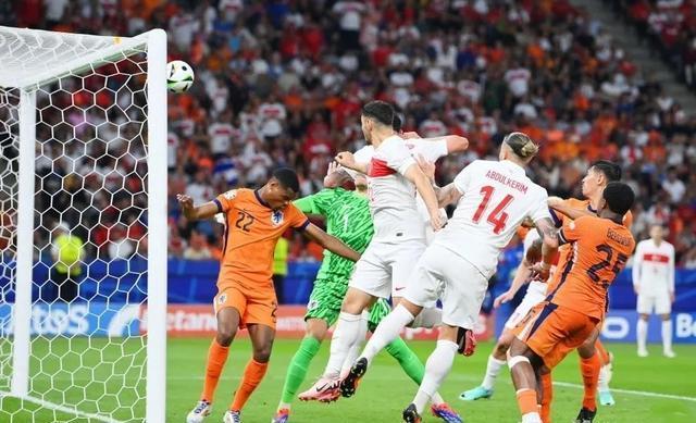 波兰队神奇逆转，晋级欧洲杯四强