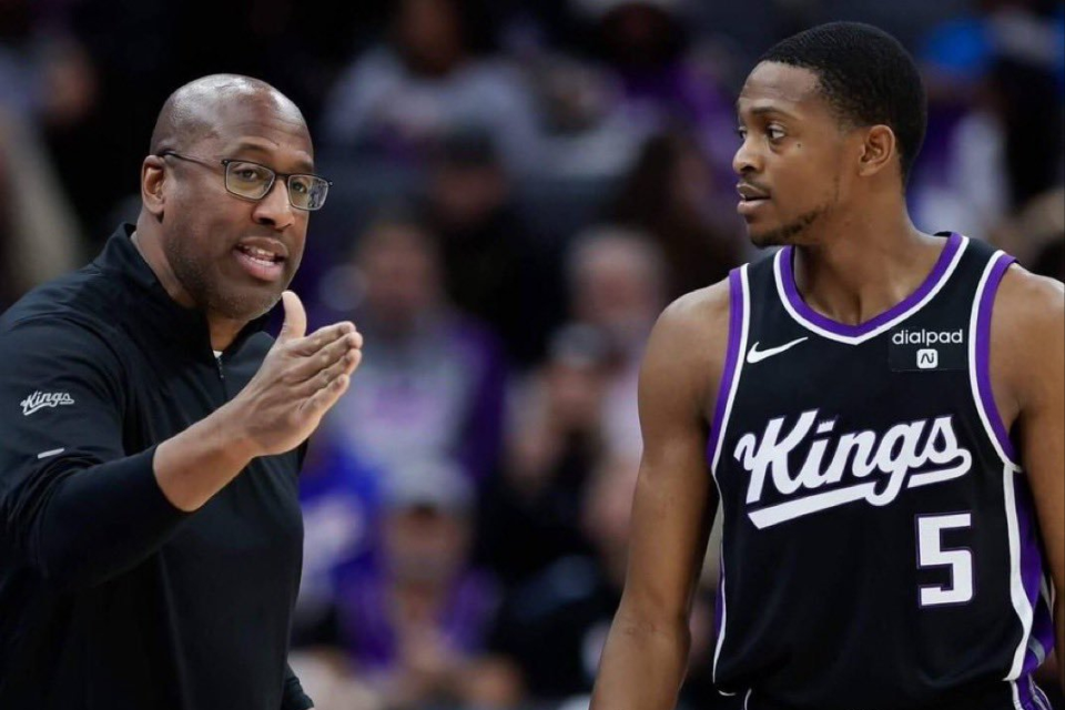 开云体育-勇士队主教练接受采访：重回助教席感受不同