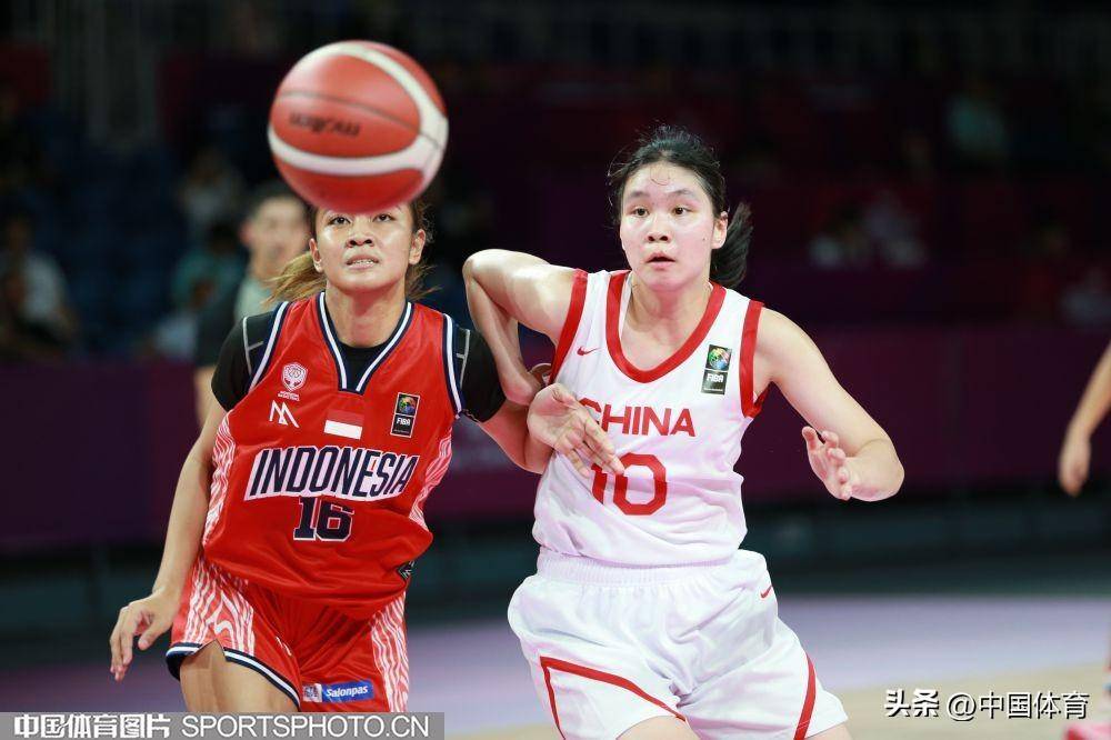 包含印度尼西亚女篮赢得观众喝彩，创造篮球世界杯佳绩的词条