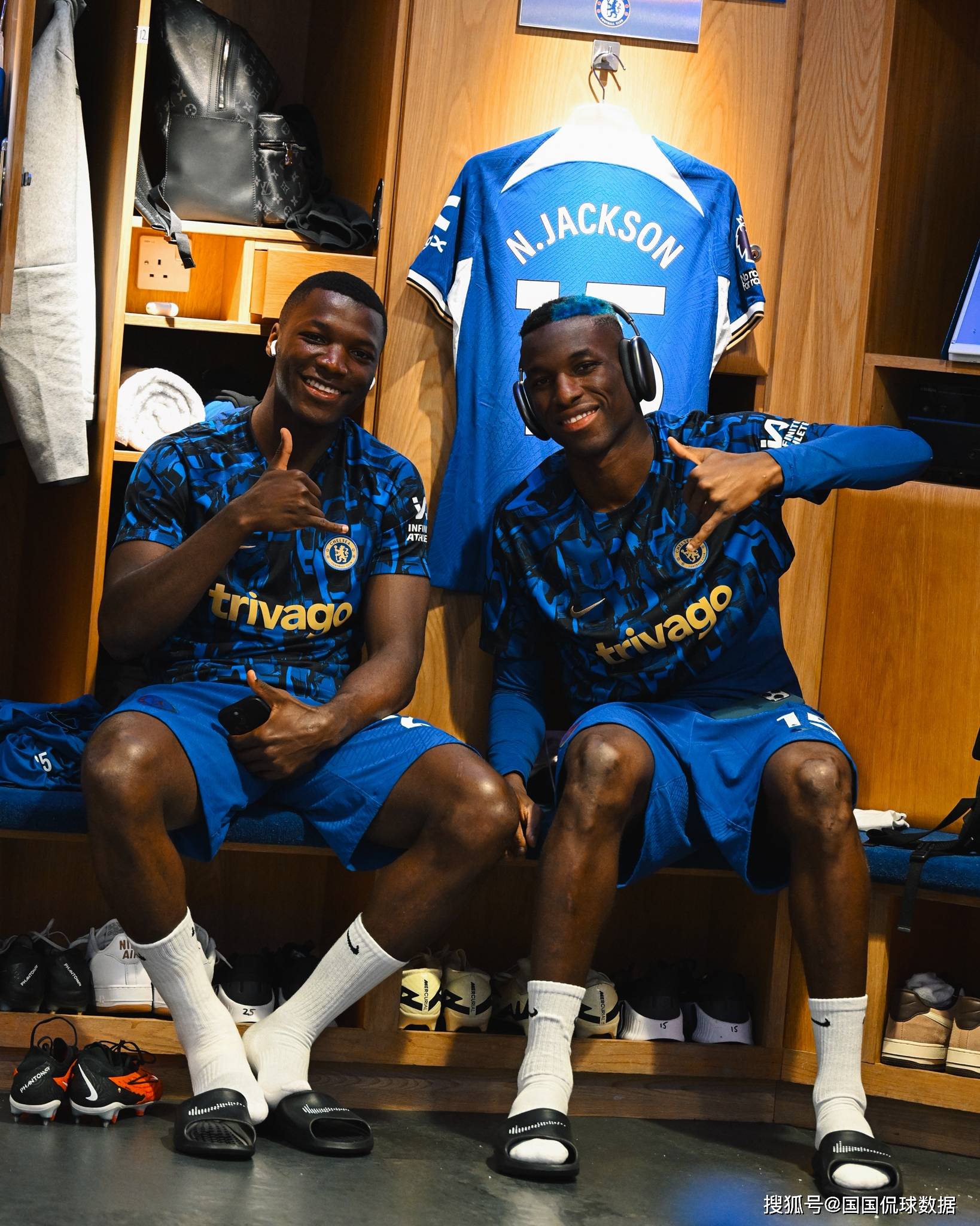 西汉姆联大胜晋级，谢菲联球迷喜迎新帅